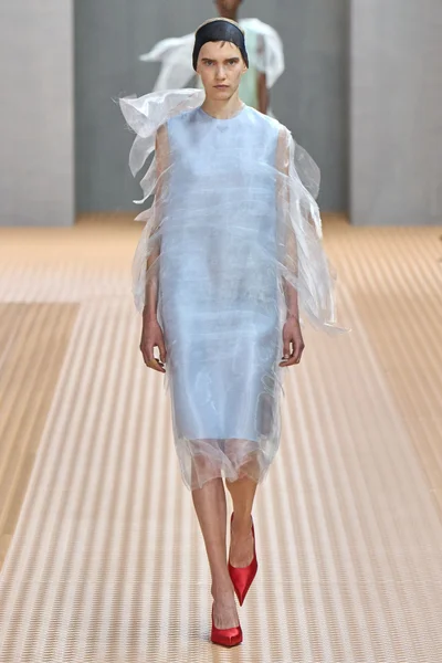 Look 15